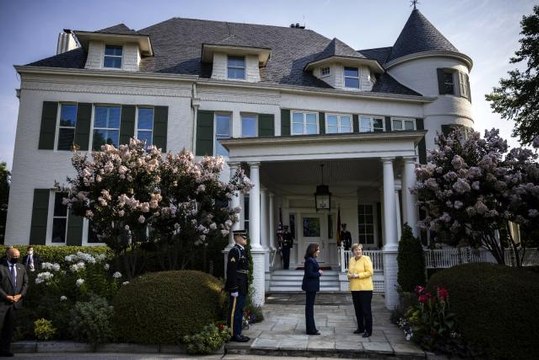 Almanya Başbakanı Merkel, ABD Başkan Yardımcısı Harris ile bir araya geldi