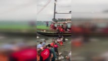 Batma tehlikesi geçiren teknedeki 34 kişi kurtarıldı
