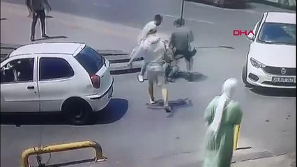 FATİH'TE ONLARCA KİŞİNİN İÇİNDE GASP GİRİŞİMİ