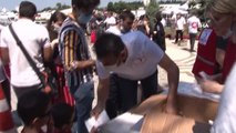 Son dakika haberleri | Türk Kızılay'ından 15 Temmuz Şehitler Anıtı önünde vatandaşlara ikram