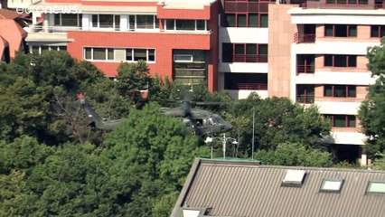 شاهد: هبوط اضطراري لمروحية أمريكية "بلاك هاوك" في شارع وسط العاصمة بوخارست