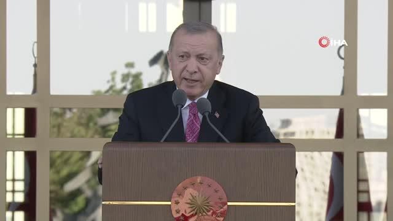 Son dakika haber... Cumhurbaşkanı Erdoğan: "Millete silah çekenin, milletin kanını dökenin, milletin bayrağına ve ezanına göz dikenin, milletin geleceğini karartmaya...