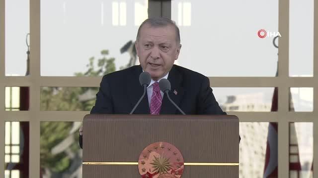 Son dakika haber... Cumhurbaşkanı Erdoğan: Millete silah çekenin, milletin kanını dökenin, milletin bayrağına ve ezanına göz dikenin, milletin geleceğini karartmaya...