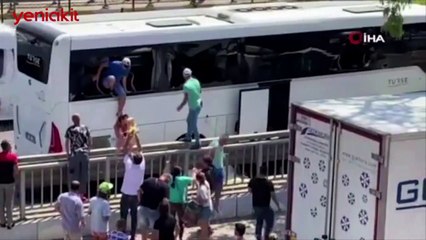 Turistleri taşıyan araç kaza yaptı! Paniğe kapılan turistler camı kırıp dışarı atladı