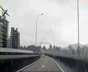 Tayvan'da düşen uçağın düşme anı kamerada