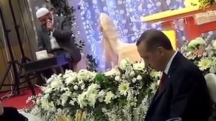 Erdoğan'ın katıldığı düğünde Kur'an okununca