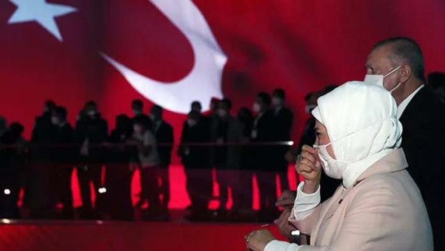 15 Temmuz Demokrasi Müzesi'nde duygu dolu anlar! Erdoğan çifti gözyaşlarına hakim olamadı
