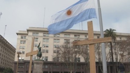 Argentina inicia cinco días de duelo tras llegar a 100.000 muertes por covid-19