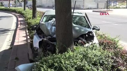 KONYA'DA OTOMOBİL AĞACA ÇARPTI 1 ÖLÜ, 1 YARALI