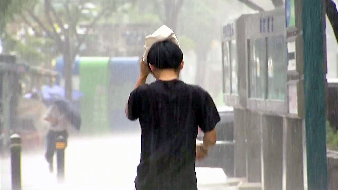 [날씨] 무더위 속 제주도에 호우특보...주말, 찜통더위 계속 / YTN