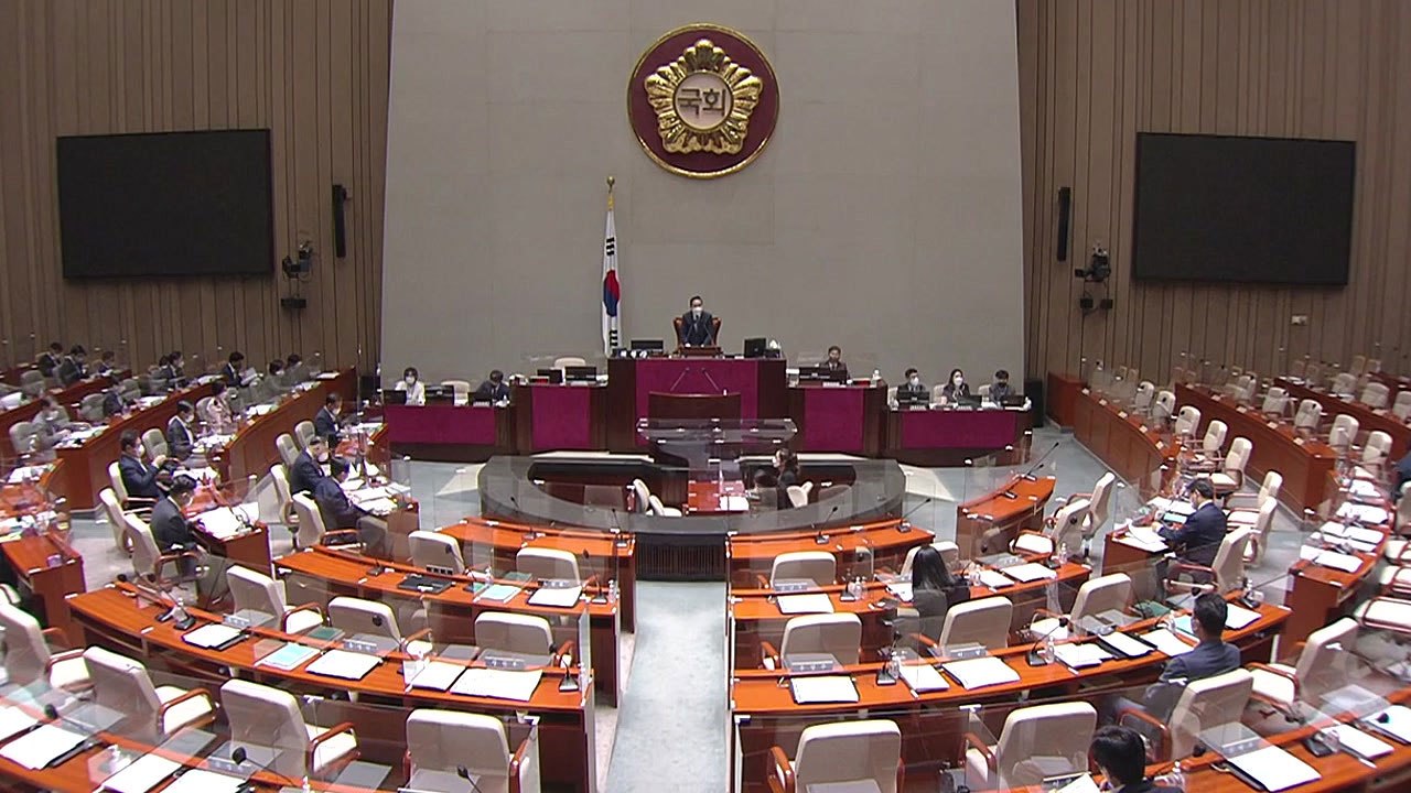 [더뉴스-더인터뷰] '전 국민 지원' 옥신각신...野 대권 구도 '출렁' / YTN