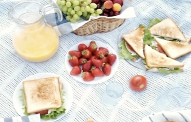Essentials You Need to Pack On a Picnic