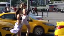 Taksim Meydanı'nda bikinili turist şaşkınlığı