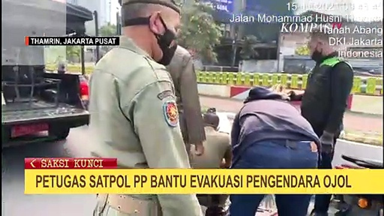 Tabrak Separator Jalur Sepeda di Thamrin, Pengendara Ojol Patah Kaki