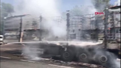 SEYİR HALİNDEKİ TIRIN DORSESİ YANDI