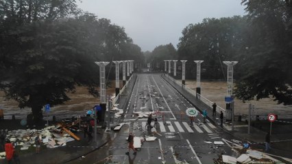 L'eau a un niveau critique près du pont de Belle-Île à Liège