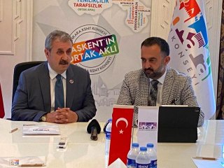 BBP Lideri Destici: "O gece şehadet şerbeti içen 251 vatan evladını rahmetle anıyorum, yüzlerce gazimizi de minnetle selamlıyorum"