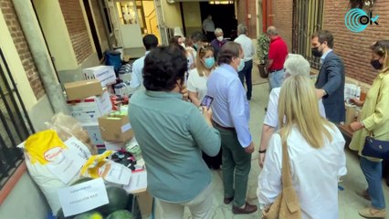 Pablo Casado visita un comedor social para conocer de cerca las colas del hambre