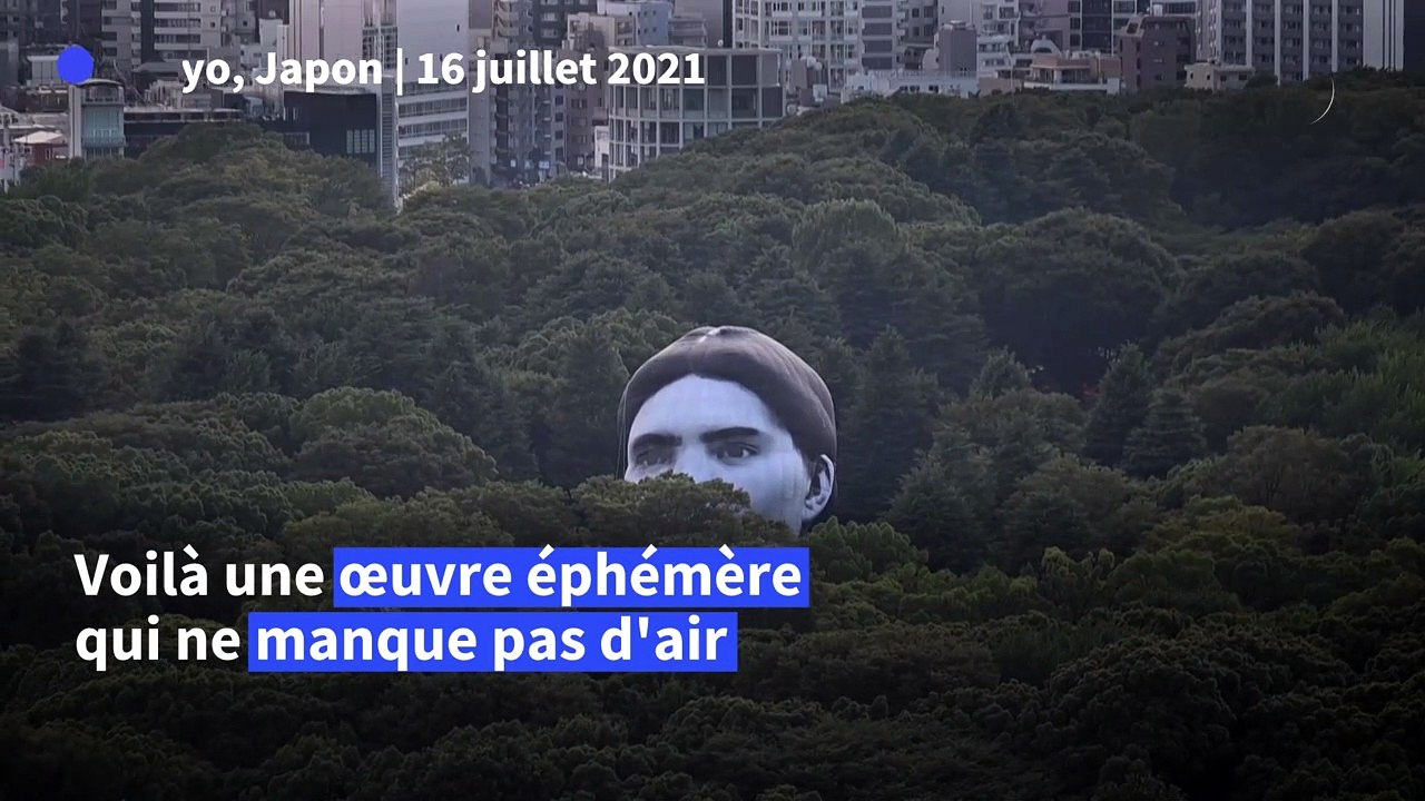 Tokyo: une montgolfière en forme de tête géante pointe son nez au-dessus de la ville