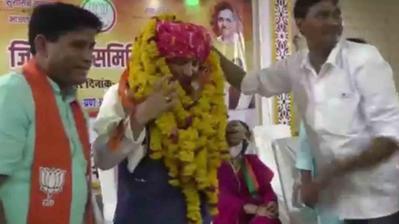 Video: Political leaders seen flouting COVID norms