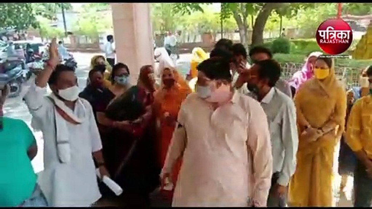 VIDEO : महंगाई के विरोध में युवा कांग्रेस ने निकाला मौन शांति मार्च, राष्ट्रपति के नाम कलक्टर को सौंपा ज्ञापन