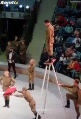 Il réussissent un trick impressionnant au cirque... vertigineux
