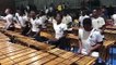 Les cours de musique en Afrique du Sud  c'est autre chose que la flute... performance de Marimba par des lycéens!