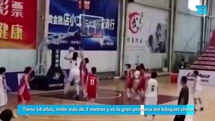 Tiene 14 años, mide más de 2 metros y es la gran promesa del básquet chino
