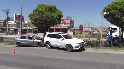 Descargar video: Facianın eşiğinden dönüldü...Hafriyat kamyonunun dorsesi yüksek gerilim hattının tellerine temas etti