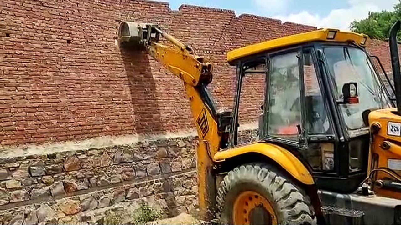 भू-माफियाओं के कब्जों से मुक्त कराई बेशकीमती सर...