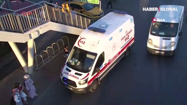 Metrobüs yayaya çarptı: 1'i metrobüs içinde olmak üzere 2 yaralı