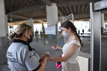 İZMİR OTOBÜS TERMİNALİNDE BAYRAM YOĞUNLUĞU