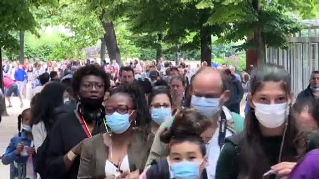 Riaperta la Tour Eiffel dopo tanti mesi di pandemia
