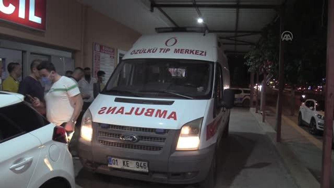 Polis memuru gözaltına almaya çalıştığı zanlı tarafından bıçaklandı