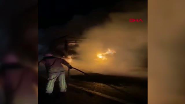 Kuzey Marmara Otoyolu'nda saman yüklü TIR alev alev yandı