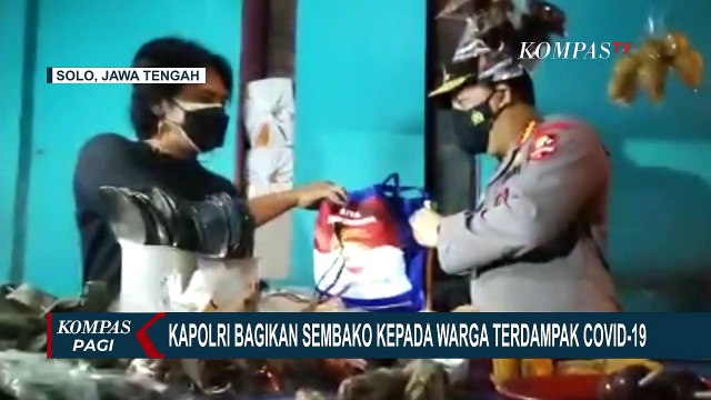 Kapolri Bagikan Sembako ke Pedagang Angkringan dan Warga Terdampak Covid-19