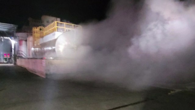 울산 화공약품 공장 염산 누출...주민 9명 병원 이송 / YTN