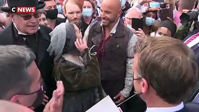 Incident : Emmanuel Macron pris à partie par un homme évacué violemment par le service d'ordre lors de sa visite hier à Lourdes