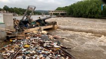 « On a vu nos vies se terminer » : après les inondations, les Liégeois nettoient les dégâts