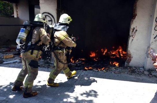 Son dakika haber... AVCILAR'DA 'DELİLLERİ YOK ETTİ' İDDİASI POLİS VE İTFAİYEYİ ALARMA GEÇİRDİ