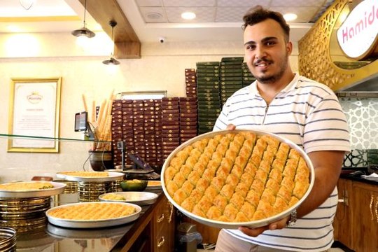Kurban Bayramı öncesi baklava ustalarının mesaisi başladı