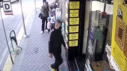 Tatlıcı dükkanında güpegündüz hırsızlık kamerada