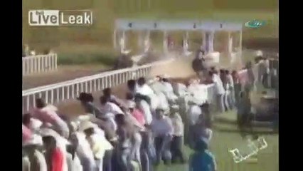 Sadece yarışı değil, bacağını da kaybetti