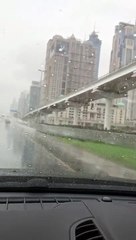Caldo record, negli Emirati Arabi autorità provocano piogge artificiali - video