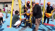 BOLU - Parktaki salıncağa sıkışan Katarlı çocuğu itfaiye kurtardı
