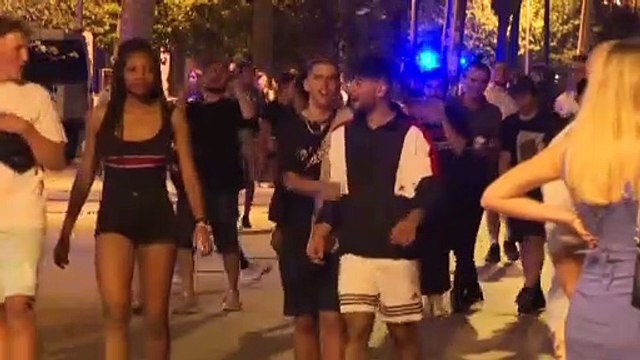 Estate Covid: a Barcellona il coprifuoco, in Grecia accesso ai locali solo per vaccinati
