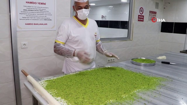 Kurban Bayramı öncesi baklava ustalarının mesaisi başladı