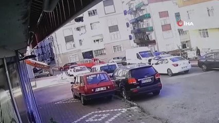 Samsun'da kamyonet dehşeti kamerada: 10 araca çarpıp kaçtı