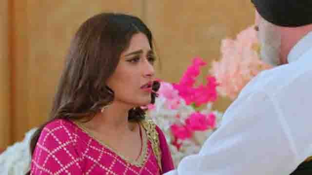 Choti Sarrdaarni Episode 534: Mehar unusual behavior with Sarabjeet | FilmiBeat