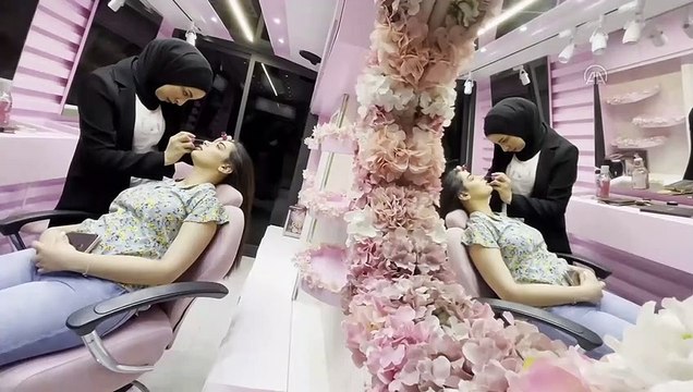 NABLUS - Batı Şeria'da 'Mobil Güzellik Salonu' projesi, Filistinli kadınların ayağına kuaförlük hizmeti götürüyor